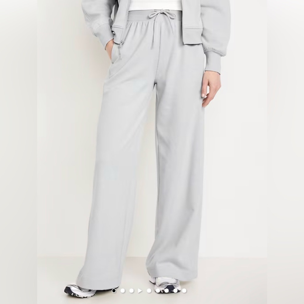 Old Navy Extra High-Waisted Dynamic Fleece Wide-Leg Sweatpants